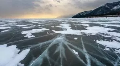 തണുത്തുറഞ്ഞ തടാകത്തിന് മുകളിലൂടെ നടന്ന മൂന്ന് ഇന്ത്യക്കാര് മുങ്ങിമരിച്ചു തണുത്തുറഞ്ഞ തടാകത്തിന് മുകളിലൂടെ നടന്ന മൂന്ന് ഇന്ത്യക്കാര് മുങ്ങിമരിച്ചു