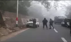 കശ്മീരില് സുരക്ഷാസേനയുമായി ഏറ്റുമുട്ടല്; മൂന്ന് സായുധര് കൊല്ലപ്പെട്ടു കശ്മീരില് സുരക്ഷാസേനയുമായി ഏറ്റുമുട്ടല്; മൂന്ന് സായുധര് കൊല്ലപ്പെട്ടു