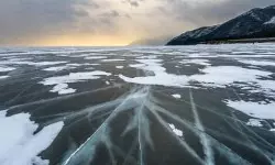 തണുത്തുറഞ്ഞ തടാകത്തിന് മുകളിലൂടെ നടന്ന മൂന്ന് ഇന്ത്യക്കാര് മുങ്ങിമരിച്ചു തണുത്തുറഞ്ഞ തടാകത്തിന് മുകളിലൂടെ നടന്ന മൂന്ന് ഇന്ത്യക്കാര് മുങ്ങിമരിച്ചു