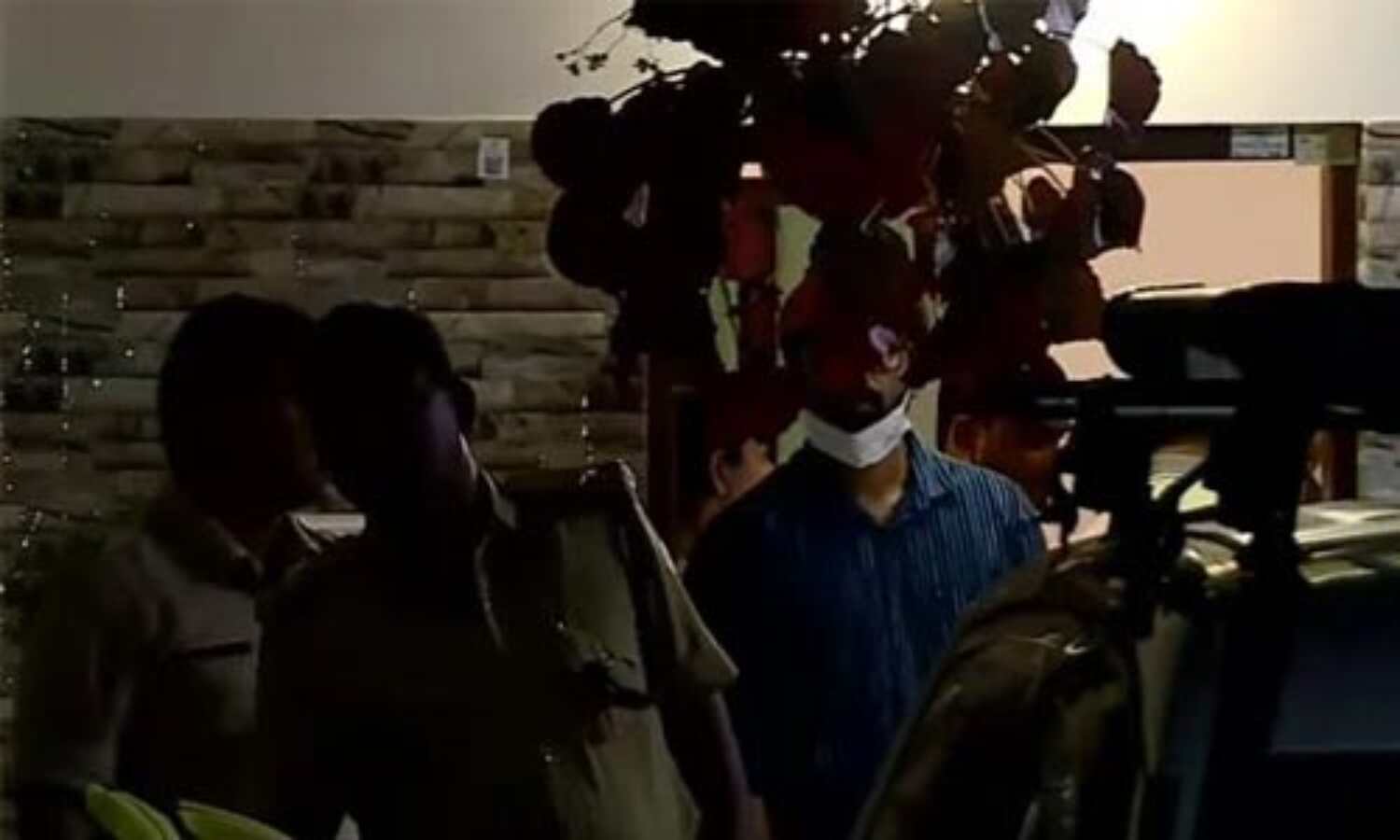 സംസ്ഥാനത്തെ പോപുലര് ഫ്രണ്ട് മുന് നേതാക്കളുടെ വീടുകളില് എന്ഐഎ റെയ്ഡ് സംസ്ഥാനത്തെ പോപുലര് ഫ്രണ്ട് മുന് നേതാക്കളുടെ വീടുകളില് എന്ഐഎ റെയ്ഡ്