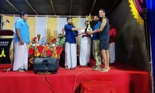 ആകാശ് തില്ലങ്കേരിയുമായി വേദി പങ്കിട്ടത് അപ്രതീക്ഷിതമായി; ഷാജറിനെതിരേ നടപടി വേണ്ടെന്ന് ഡിവൈഎഫ്ഐ ആകാശ് തില്ലങ്കേരിയുമായി വേദി പങ്കിട്ടത് അപ്രതീക്ഷിതമായി; ഷാജറിനെതിരേ നടപടി വേണ്ടെന്ന് ഡിവൈഎഫ്ഐ