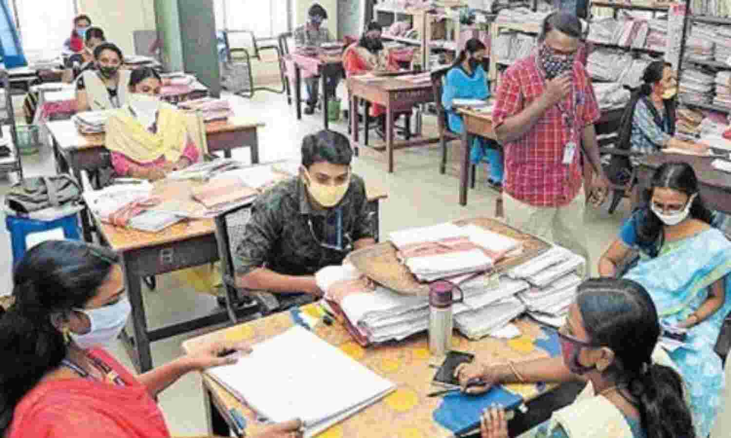 സര്ക്കാര് ജീവനക്കാരുടെ ലീവ് സറണ്ടര് പുനസ്ഥാപിച്ചു സര്ക്കാര് ജീവനക്കാരുടെ ലീവ് സറണ്ടര് പുനസ്ഥാപിച്ചു