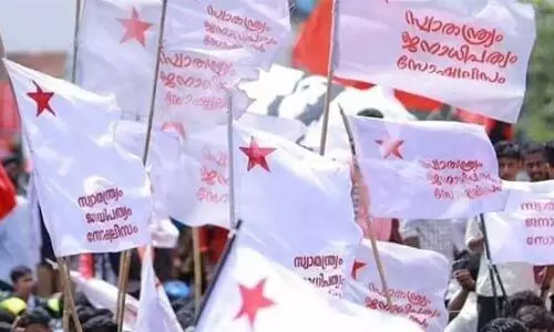 പ്ലസ് വണ് സീറ്റ്: മലബാറില് ഗുരുതര പ്രതിസന്ധി; പരിഹരിച്ചില്ലെങ്കില് സമരെമന്ന് എസ്എഫ് ഐ പ്ലസ് വണ് സീറ്റ്: മലബാറില് ഗുരുതര പ്രതിസന്ധി; പരിഹരിച്ചില്ലെങ്കില് സമരെമന്ന് എസ്എഫ് ഐ