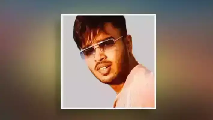 അടിമാലിയില് ടൂറിസ്റ്റ് ബസ് മറിഞ്ഞ് വിദ്യാര്ത്ഥി മരിച്ചു അടിമാലിയില് ടൂറിസ്റ്റ് ബസ് മറിഞ്ഞ് വിദ്യാര്ത്ഥി മരിച്ചു