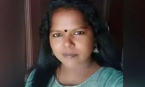 ഭക്ഷ്യ വിഷബാധ: കോട്ടയം മെഡിക്കല് കോളജില് ചികില്സയിലായിരുന്ന നഴ്സ് മരിച്ചു ഭക്ഷ്യ വിഷബാധ: കോട്ടയം മെഡിക്കല് കോളജില് ചികില്സയിലായിരുന്ന നഴ്സ് മരിച്ചു