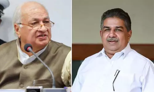 ഗവര്ണര് വഴങ്ങി; സജി ചെറിയാന്റെ സത്യപ്രതിജ്ഞ നാളെ വൈകീട്ട് നാലിന് ഗവര്ണര് വഴങ്ങി; സജി ചെറിയാന്റെ സത്യപ്രതിജ്ഞ നാളെ വൈകീട്ട് നാലിന്