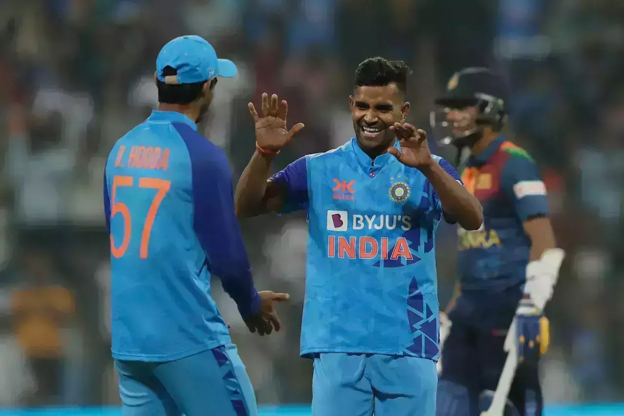 ശിവം മാവിക്ക് നാല് വിക്കറ്റ്; ലങ്കയ്ക്കെതിരേ അവസാന പന്തില് ഇന്ത്യ ശിവം മാവിക്ക് നാല് വിക്കറ്റ്; ലങ്കയ്ക്കെതിരേ അവസാന പന്തില് ഇന്ത്യ