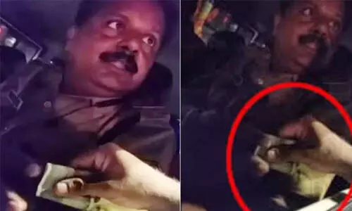 കണക്ക് പറഞ്ഞ് കൈക്കൂലി; ഗ്രേഡ് എസ്ഐയ്ക്ക് സസ്പെന്ഷന് കണക്ക് പറഞ്ഞ് കൈക്കൂലി; ഗ്രേഡ് എസ്ഐയ്ക്ക് സസ്പെന്ഷന്