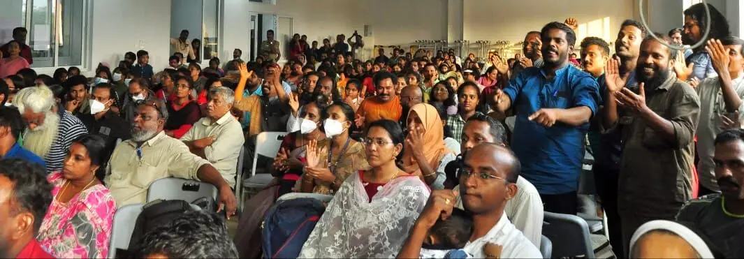 കൊവിഡ് കവർന്ന കലോത്സവ കാലത്തെ തിരികെ പിടിച്ച് കോഴിക്കോട്; നിറഞ്ഞുകവിഞ്ഞ് വേദികൾ കൊവിഡ് കവർന്ന കലോത്സവ കാലത്തെ തിരികെ പിടിച്ച് കോഴിക്കോട്; നിറഞ്ഞുകവിഞ്ഞ് വേദികൾ