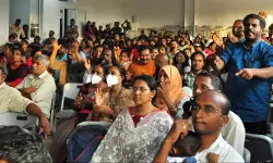 കൊവിഡ് കവർന്ന കലോത്സവ കാലത്തെ തിരികെ പിടിച്ച് കോഴിക്കോട്; നിറഞ്ഞുകവിഞ്ഞ് വേദികൾ കൊവിഡ് കവർന്ന കലോത്സവ കാലത്തെ തിരികെ പിടിച്ച് കോഴിക്കോട്; നിറഞ്ഞുകവിഞ്ഞ് വേദികൾ