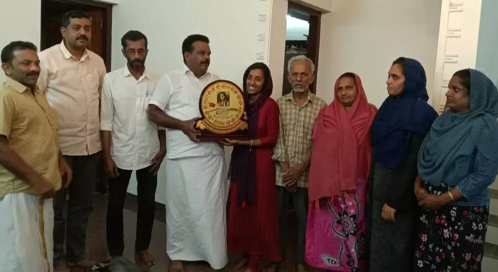 ഡോ.ആഷ്മിയെ എസ് ഡി പി ഐ ആദരിച്ചു ഡോ.ആഷ്മിയെ എസ് ഡി പി ഐ ആദരിച്ചു