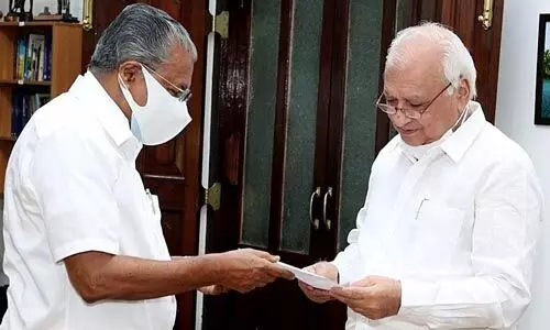 16 ബില്ലുകളില് ഒപ്പിട്ട് ഗവര്ണര്; ചാന്സലര് ബില്ലില് തീരുമാനമെടുത്തില്ല 16 ബില്ലുകളില് ഒപ്പിട്ട് ഗവര്ണര്; ചാന്സലര് ബില്ലില് തീരുമാനമെടുത്തില്ല