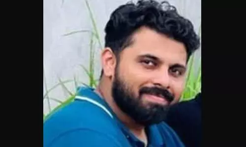 ബസ്സും ബൈക്കും കൂട്ടിയിടിച്ച് യുവാവ് മരിച്ചു ബസ്സും ബൈക്കും കൂട്ടിയിടിച്ച് യുവാവ് മരിച്ചു