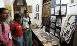 ഇമ്മിണി ബല്യ സുൽത്താൻ്റെ വീട്ടിലെത്തി രചനാ മത്സരാർത്ഥികൾ ഇമ്മിണി ബല്യ സുൽത്താൻ്റെ വീട്ടിലെത്തി രചനാ മത്സരാർത്ഥികൾ