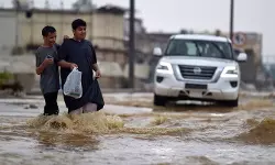 സൗദിയുടെ വിവിധ ഭാഗങ്ങളിൽ മഴയും ഇടിമിന്നലും തുടരുന്നു; ക്ലാസുകൾ ഓൺലൈനാക്കി സൗദിയുടെ വിവിധ ഭാഗങ്ങളിൽ മഴയും ഇടിമിന്നലും തുടരുന്നു; ക്ലാസുകൾ ഓൺലൈനാക്കി