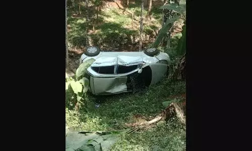 മിനി ഊട്ടിയില് കാര് താഴ്ചയിലേക്ക് മറിഞ്ഞ് മൂന്ന് വയസ്സുകാരി മരിച്ചു മിനി ഊട്ടിയില് കാര് താഴ്ചയിലേക്ക് മറിഞ്ഞ് മൂന്ന് വയസ്സുകാരി മരിച്ചു