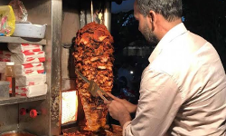 ഓപറേഷൻ ഷവർമ: തൃശൂരിൽ 45 സ്ഥാപനങ്ങൾക്കെതിരെ നടപടി ഓപറേഷൻ ഷവർമ: തൃശൂരിൽ 45 സ്ഥാപനങ്ങൾക്കെതിരെ നടപടി