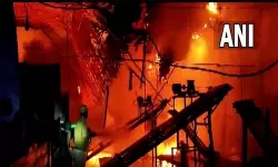 ബംഗാളില്‍ നക്‌സല്‍ബാരിയിലെ തേയില ഫാക്ടറിയില്‍ വന്‍ തീപ്പിടിത്തം