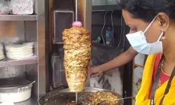 ഓപ്പറേഷൻ ഷവർമ്മ : തൃശൂരിൽ 58 സ്ഥാപനങ്ങൾക്കെതിരെ നടപടി ഓപ്പറേഷൻ ഷവർമ്മ : തൃശൂരിൽ 58 സ്ഥാപനങ്ങൾക്കെതിരെ നടപടി