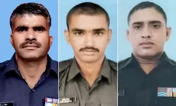 ജമ്മു കശ്മീരിലെ കുപ്‌വാരയില്‍ വാഹനം കൊക്കയിലേക്ക് മറിഞ്ഞ് മൂന്ന് സൈനികര്‍ മരിച്ചു