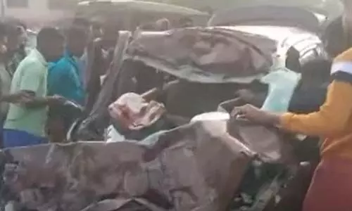 മലപ്പുറത്ത് വാഹനാപകടത്തില് ഒരാള് മരിച്ചു; അഞ്ചുപേര്ക്ക് പരിക്ക് മലപ്പുറത്ത് വാഹനാപകടത്തില് ഒരാള് മരിച്ചു; അഞ്ചുപേര്ക്ക് പരിക്ക്