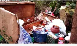 വഴിയോര കച്ചവട സ്ഥാപനങ്ങള്‍ കാട്ടാന തകര്‍ത്തു