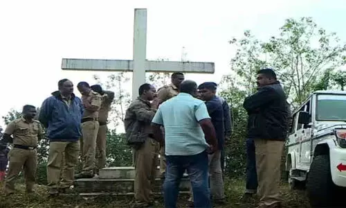 പോക്സോ കേസ് പ്രതി രക്ഷപ്പെട്ട സംഭവം: രണ്ട് പോലിസുകാര്ക്ക് സസ്പെന്ഷന് പോക്സോ കേസ് പ്രതി രക്ഷപ്പെട്ട സംഭവം: രണ്ട് പോലിസുകാര്ക്ക് സസ്പെന്ഷന്