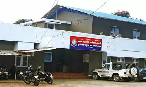 നെടുങ്കണ്ടത്ത് പോലിസ് കസ്റ്റഡിയില്നിന്ന് രക്ഷപ്പെട്ട പോക്സോ കേസ് പ്രതി പിടിയില് നെടുങ്കണ്ടത്ത് പോലിസ് കസ്റ്റഡിയില്നിന്ന് രക്ഷപ്പെട്ട പോക്സോ കേസ് പ്രതി പിടിയില്