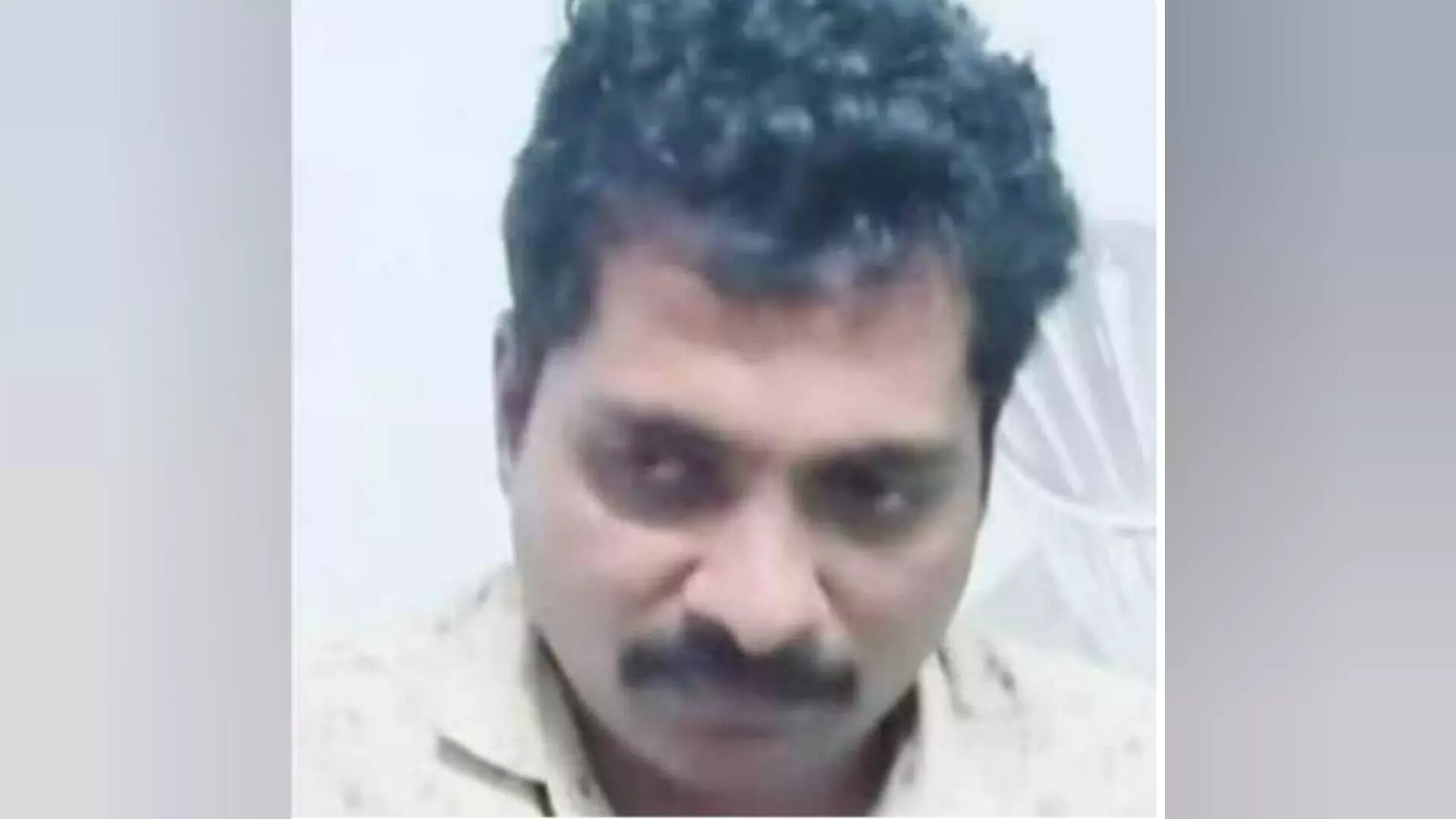 ടോയ്ലറ്റിലെ വെന്റിലേറ്ററിലൂടെ മൊബൈൽഫോണിൽ സ്ത്രീയുടെ ഫോട്ടോയെടുത്ത പോലിസുകാരൻ അറസ്റ്റിൽ ടോയ്ലറ്റിലെ വെന്റിലേറ്ററിലൂടെ മൊബൈൽഫോണിൽ സ്ത്രീയുടെ ഫോട്ടോയെടുത്ത പോലിസുകാരൻ അറസ്റ്റിൽ
