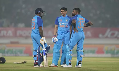 ട്വന്റിയില് പിടിമുറിക്കി കിവികള്; ആദ്യ ട്വന്റിയില് ഇന്ത്യയ്ക്ക് തോല്വി ട്വന്റിയില് പിടിമുറിക്കി കിവികള്; ആദ്യ ട്വന്റിയില് ഇന്ത്യയ്ക്ക് തോല്വി