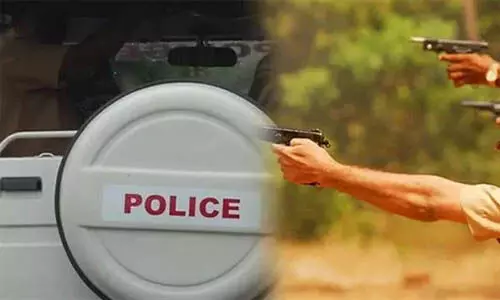 കൊല്ലത്ത് പോലിസിന് നേരേ വടിവാള് വീശി പ്രതികള്; വെടിയുതിര്ത്ത് പോലിസ് കൊല്ലത്ത് പോലിസിന് നേരേ വടിവാള് വീശി പ്രതികള്; വെടിയുതിര്ത്ത് പോലിസ്