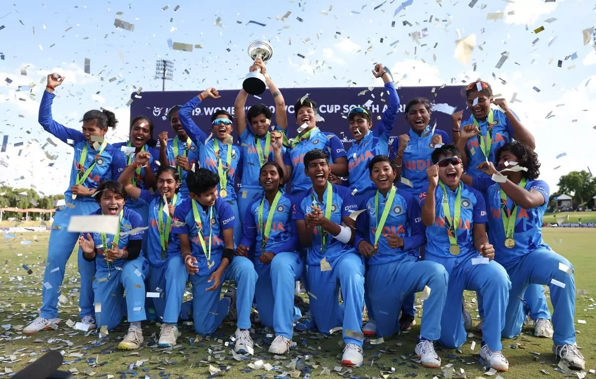 ചരിത്ര നേട്ടം; പ്രഥമ അണ്ടര് 19 വനിതാ ട്വന്റി-20 ലോകകപ്പ് കിരീടം ഇന്ത്യയ്ക്ക് ചരിത്ര നേട്ടം; പ്രഥമ അണ്ടര് 19 വനിതാ ട്വന്റി-20 ലോകകപ്പ് കിരീടം ഇന്ത്യയ്ക്ക്