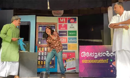 മൊബൈല്‍ ഫോണ്‍ ദുരുപയോഗം; ജനമൈത്രി നാടകം തീക്കളി നൂറുവേദി പിന്നിട്ടു