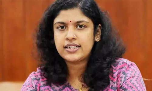 ഗവേഷണ വിവാദം; ചിന്തയുടെ പ്രബന്ധം കേരള സര്വകലാശാല വിദഗ്ധസമിതി പരിശോധിക്കും ഗവേഷണ വിവാദം; ചിന്തയുടെ പ്രബന്ധം കേരള സര്വകലാശാല വിദഗ്ധസമിതി പരിശോധിക്കും