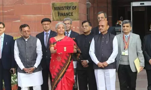 കേന്ദ്ര ബജറ്റ് അവതരണം തുടങ്ങി; സൗജന്യ ഭക്ഷണപദ്ധതി ഒരുവര്‍ഷം കൂടി നീട്ടുമെന്ന് പ്രഖ്യാപനം