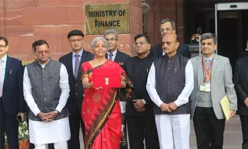 കേന്ദ്ര ബജറ്റ് അവതരണം തുടങ്ങി; സൗജന്യ ഭക്ഷണപദ്ധതി ഒരുവര്‍ഷം കൂടി നീട്ടുമെന്ന് പ്രഖ്യാപനം