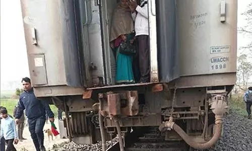 ബിഹാറില് ഓടുന്ന ട്രെയിനിന്റെ ബോഗികള് വേര്പ്പെട്ടു ബിഹാറില് ഓടുന്ന ട്രെയിനിന്റെ ബോഗികള് വേര്പ്പെട്ടു