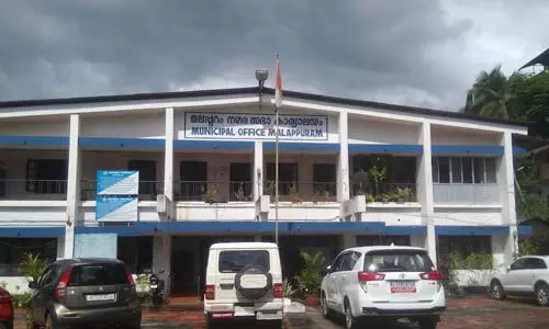 മലപ്പുറം നഗരസഭയിലെ അക്രമം: ഡ്രൈവര് പി ടി മുകേഷിനെ സസ്പെന്റ് ചെയ്തു മലപ്പുറം നഗരസഭയിലെ അക്രമം: ഡ്രൈവര് പി ടി മുകേഷിനെ സസ്പെന്റ് ചെയ്തു