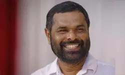 വനിതാ നേതാവിന് അശ്ലീല സന്ദേശം: സിപിഎം പാക്കം ലോക്കല്‍ സെക്രട്ടറി രാഘവന്‍ വെളുത്തോളിയെ പുറത്താക്കി