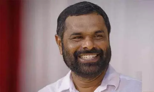വനിതാ നേതാവിന് അശ്ലീല സന്ദേശം: സിപിഎം പാക്കം ലോക്കല്‍ സെക്രട്ടറി രാഘവന്‍ വെളുത്തോളിയെ പുറത്താക്കി