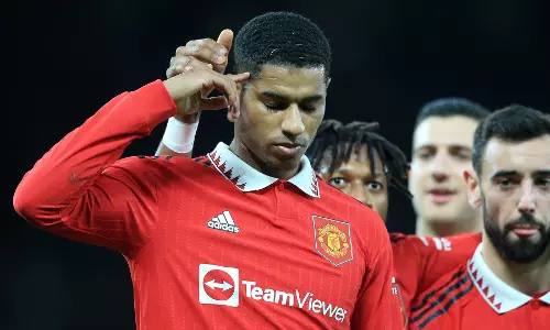 പ്രീമിയര്‍ ലീഗ്; ഗണ്ണേഴ്‌സിനെ അട്ടിമറിച്ച് എവര്‍ട്ടണ്‍; ദുരിതം തീരാതെ ലിവര്‍പൂള്‍; കുതിപ്പ് തുടര്‍ന്ന് ചെകുത്താന്‍മാര്‍