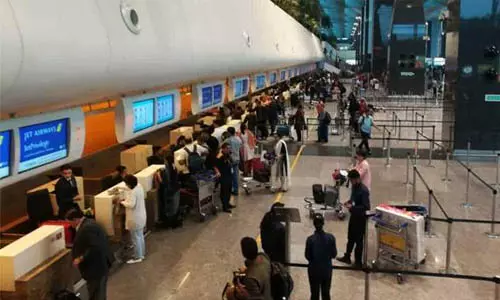 350 രാജ്യാന്തര വിമാന സര്‍വീസുകള്‍ റദ്ദാക്കി