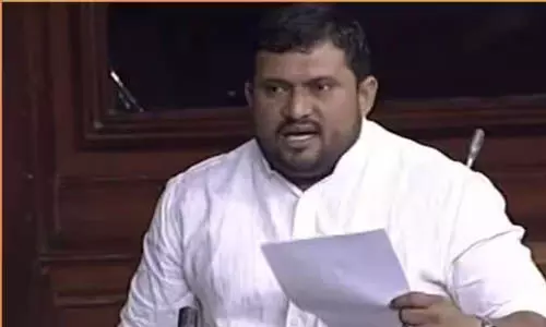 ട്യൂണ മല്സ്യ കയറ്റുമതി അഴിമതിക്കേസ്; ലക്ഷദ്വീപ് എംപി മുഹമ്മദ് ഫൈസലിനെ ഇഡി ചോദ്യം ചെയ്യുന്നു ട്യൂണ മല്സ്യ കയറ്റുമതി അഴിമതിക്കേസ്; ലക്ഷദ്വീപ് എംപി മുഹമ്മദ് ഫൈസലിനെ ഇഡി ചോദ്യം ചെയ്യുന്നു