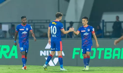 ഐഎസ്എല്‍; ഷീല്‍ഡ് ചാംപ്യന്‍മാരായ മുംബൈയുടെ കുതിപ്പിന് ബെംഗളൂരു ബ്ലോക്ക്; ബ്ലാസ്‌റ്റേഴ്‌സിന് നെഞ്ചിടിപ്പ്