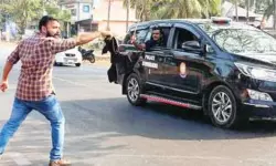 തുടര്‍ച്ചയായ രണ്ടാം ദിവസവും കണ്ണൂരില്‍ മുഖ്യമന്ത്രിക്കെതിരേ കരിങ്കൊടി