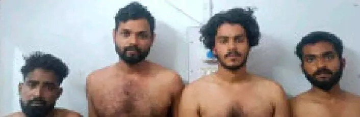 തോക്കുചൂണ്ടി ലോറികള് കടത്തിക്കൊണ്ടുപോയി; പോലിസിനു നേരെ വെടിവയ്ക്കാന് ശ്രമം, നാലുപേര് പിടിയില് തോക്കുചൂണ്ടി ലോറികള് കടത്തിക്കൊണ്ടുപോയി; പോലിസിനു നേരെ വെടിവയ്ക്കാന് ശ്രമം, നാലുപേര് പിടിയില്