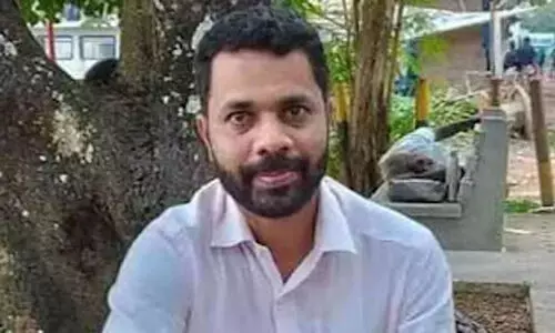 വീടിന്റെ ടെറസില്നിന്ന് വീണ് പരിക്കേറ്റ് ചികില്സയിലായിരുന്ന യുവാവ് മരിച്ചു വീടിന്റെ ടെറസില്നിന്ന് വീണ് പരിക്കേറ്റ് ചികില്സയിലായിരുന്ന യുവാവ് മരിച്ചു