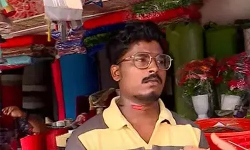 റോഡിന് കുറുകെ കെട്ടിയ കയര് കഴുത്തില് കുരുങ്ങി യുവാവിന് പരിക്ക് റോഡിന് കുറുകെ കെട്ടിയ കയര് കഴുത്തില് കുരുങ്ങി യുവാവിന് പരിക്ക്