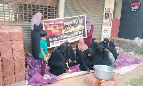 അടുക്കള പൂട്ടിക്കുന്ന മോദി സര്ക്കാരിനെതിരേ സ്ത്രീരോഷമിരമ്പി അടുക്കള പൂട്ടിക്കുന്ന മോദി സര്ക്കാരിനെതിരേ സ്ത്രീരോഷമിരമ്പി