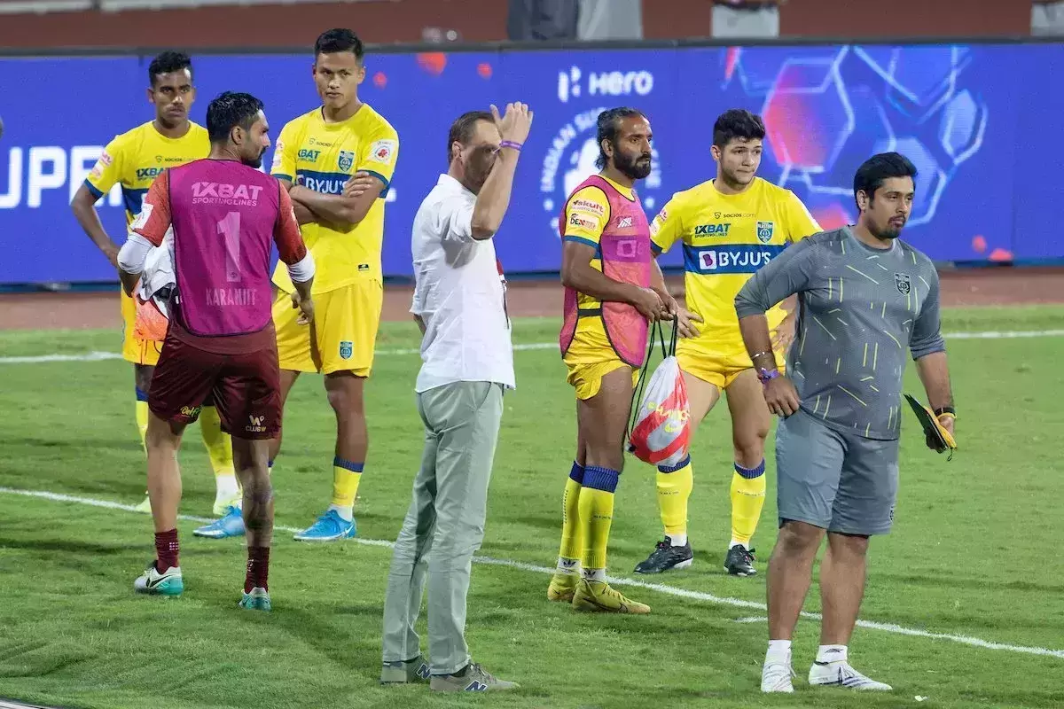 മല്സരത്തിനിടെ പിന്മാറ്റം; ബ്ലാസ്റ്റേഴ്സിനെ വിലക്കുമോ? ഓള് ഇന്ത്യാ ഫുട്ബോള് ഫെഡറേഷന്റെ വിധി നാളെ മല്സരത്തിനിടെ പിന്മാറ്റം; ബ്ലാസ്റ്റേഴ്സിനെ വിലക്കുമോ? ഓള് ഇന്ത്യാ ഫുട്ബോള് ഫെഡറേഷന്റെ വിധി നാളെ